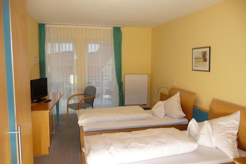 Hotel Bachwiesen Langensendelbach Room photo